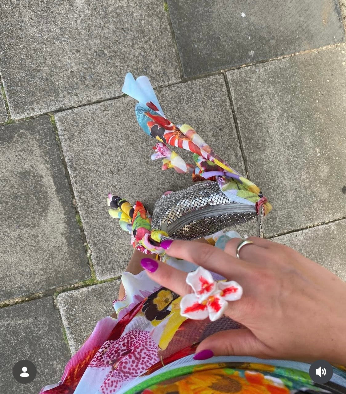 Red and white tulip ring