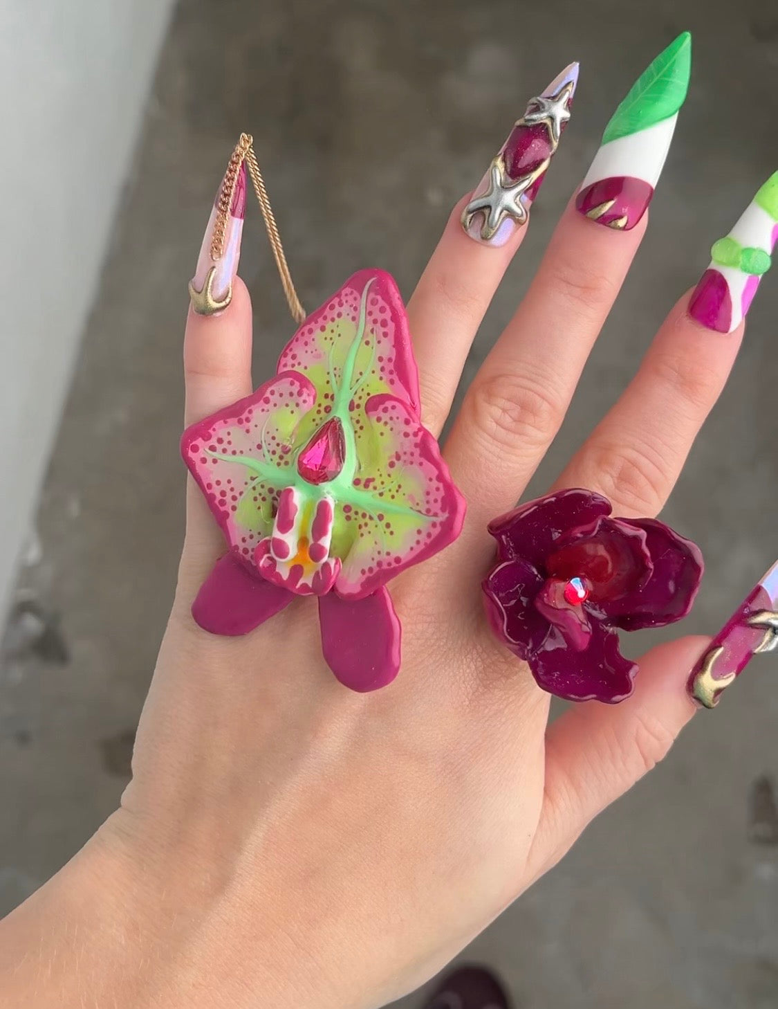 Aubergine flower ring with Swarovski