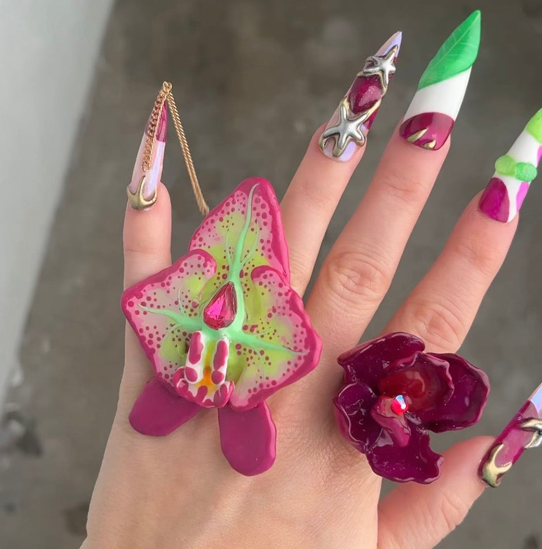 Aubergine flower ring with Swarovski